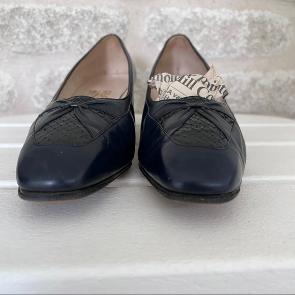 Salvatore Ferragamo low heels snake navy pumps 9.5 vintage - Picture 5 of 9